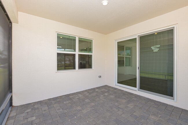 Building Photo - 9062 Dahlia Cir