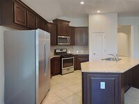Building Photo - 2515 Pioneer Oaks Dr