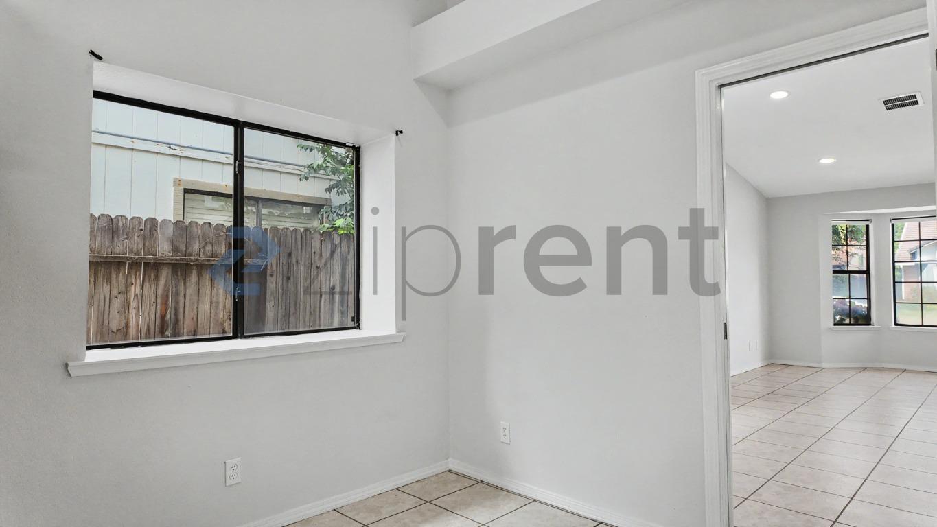 Building Photo - Unit
