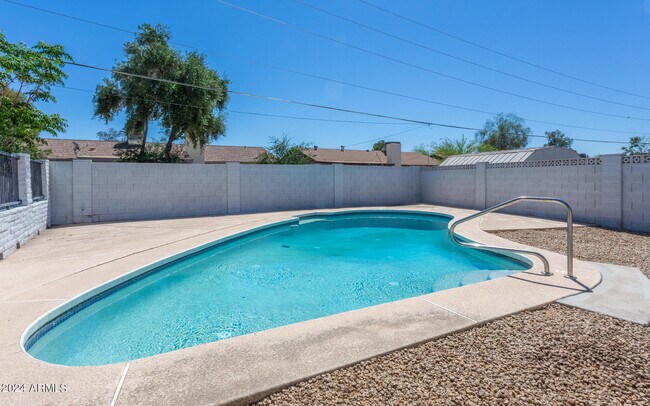 Building Photo - 3325 S Shafer Dr