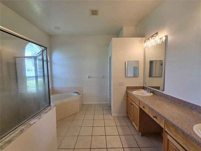 Building Photo - 15305 PALOMA PARK Ln