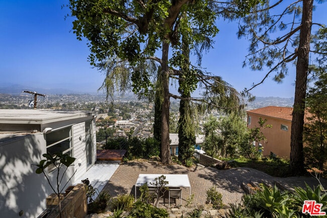 Building Photo - 631 Cross Ave