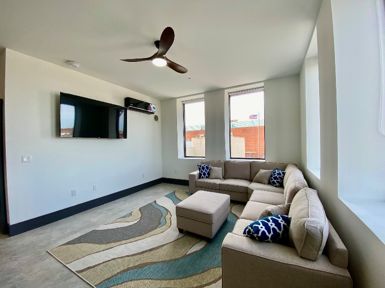 Building Photo - 116 E Randolph Ave