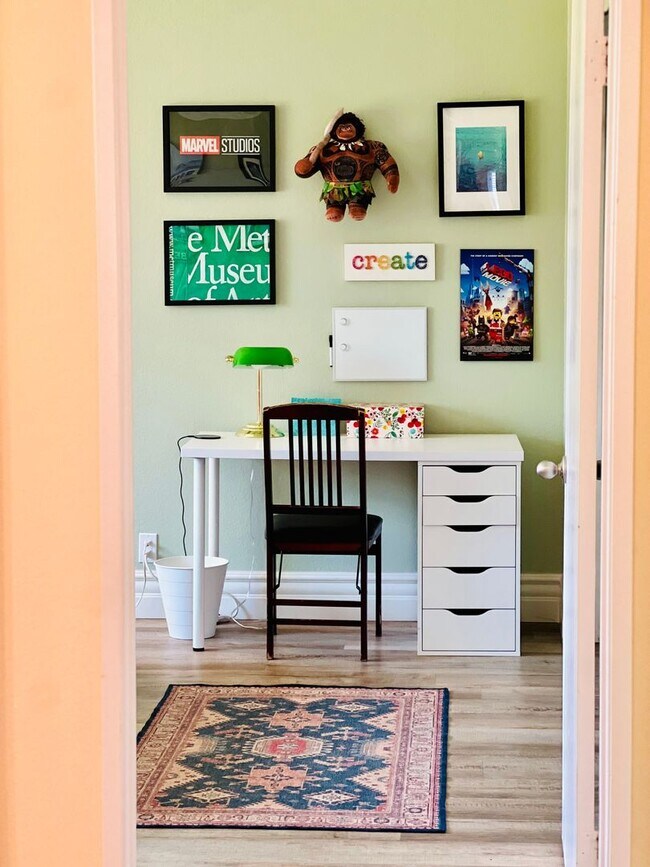 Building Photo - LAKE ACCESS!! Beautiful 4 bedroom 2 bath H...