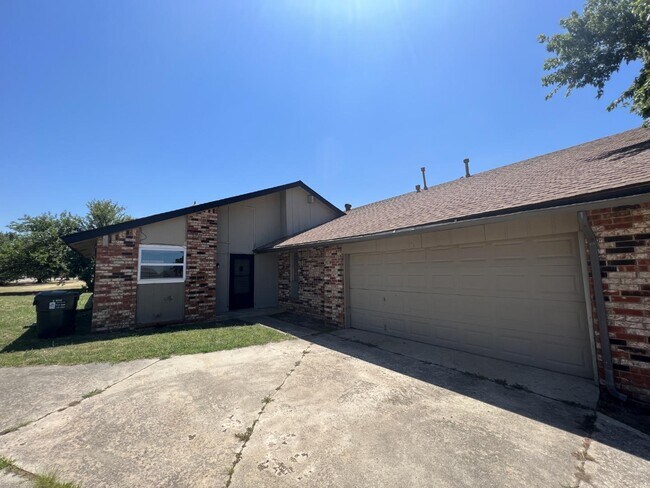 Building Photo - 104 Crawford Ct