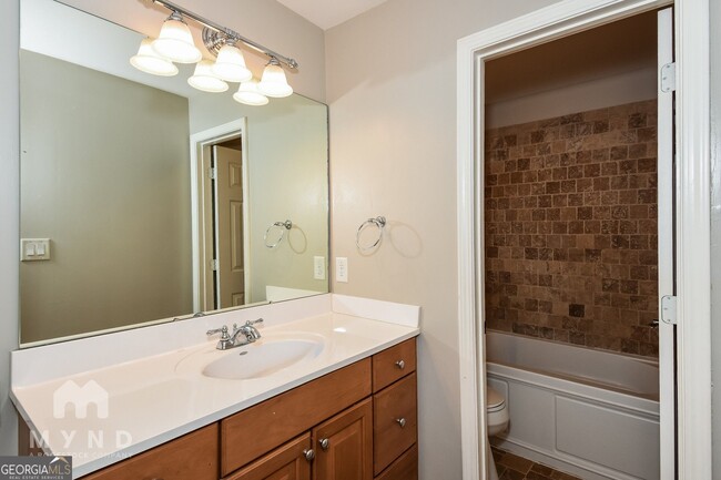 Building Photo - 1202 Pine Heights Dr NE
