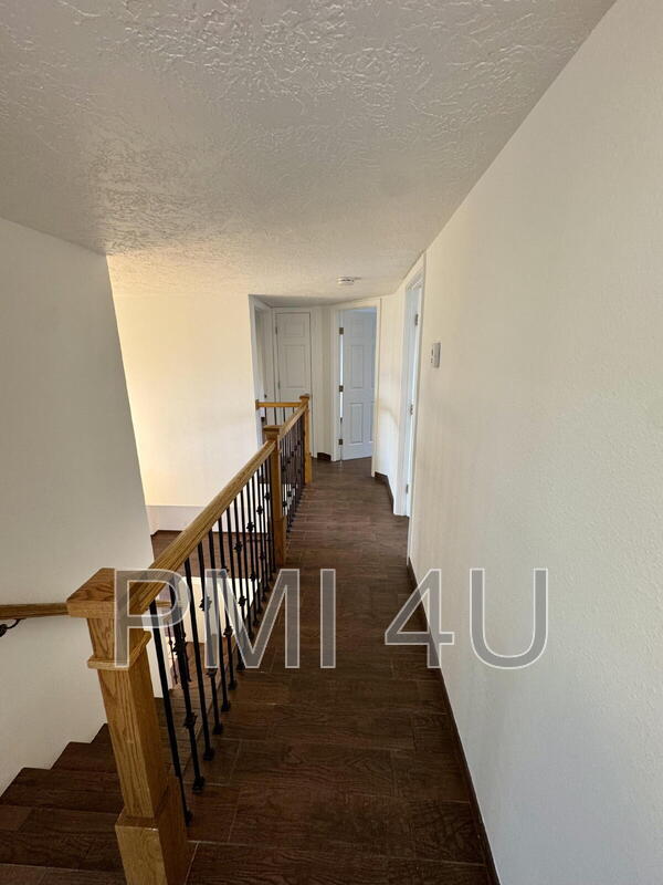 Building Photo - 10412 La Paz Dr