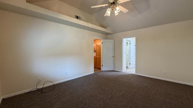 Building Photo - 2274 E Skyview Ave