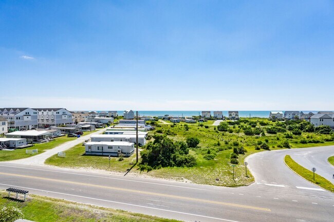 Building Photo - 3 bedroom, 2 1/2 bath unfurnished Townhouse located in Surf City-Ocean views