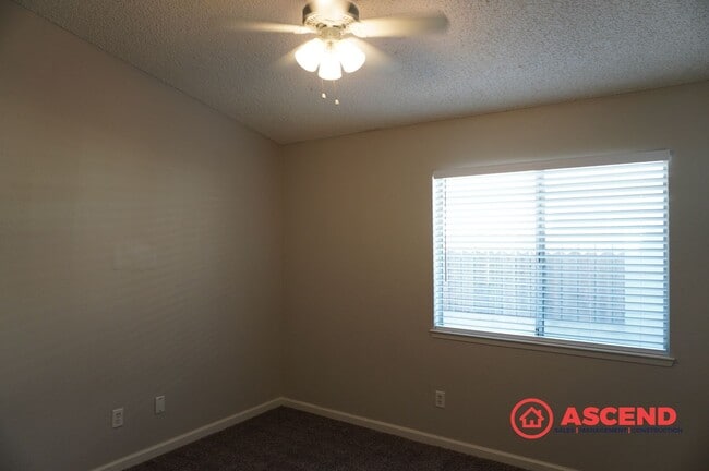 Building Photo - Beautiful 3 Bedroom Home Off Gosford!