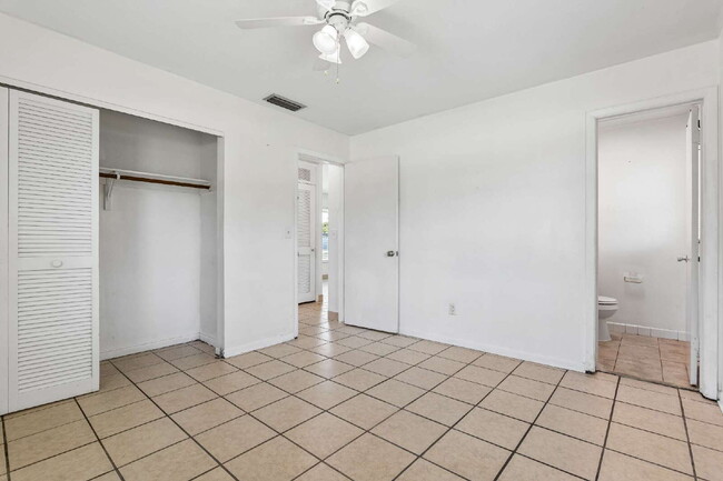 Building Photo - Charming 2-Bed Oasis on Providence Blvd – Cozy Living in Deltona!