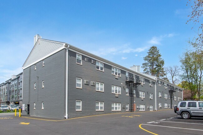 Building Photo - Woodland Hills Manor