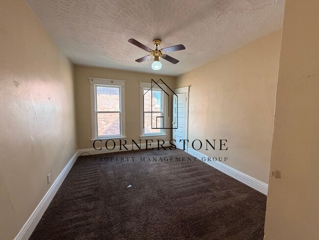 Building Photo - 3 Bedroom House - $850
