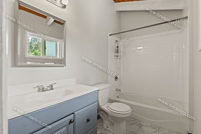 Building Photo - Gladstone Charmer | 3 Bedroom 2 Bathroom H...