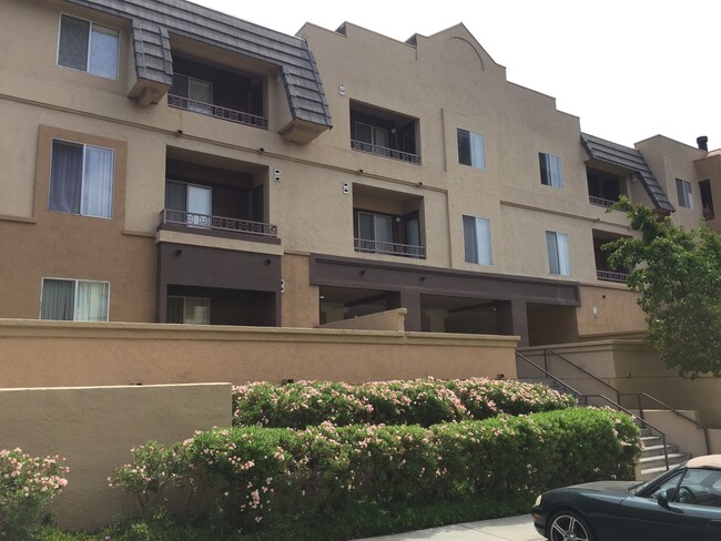 Building Photo - **JUST REDUCED** Upgraded two bedroom, two...