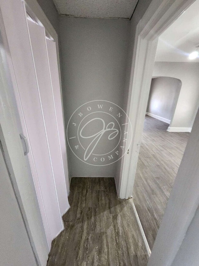 Building Photo - "Charming 3-Bedroom Home with updates throughout! Move in ready!