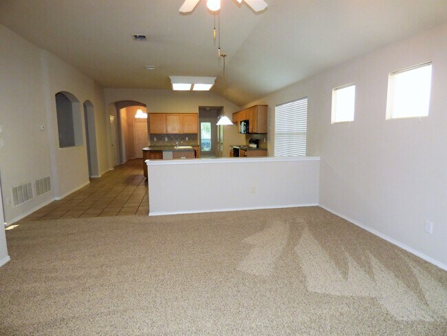 Building Photo - 3-bedroom, 2-bath home in a quiet neighborhood