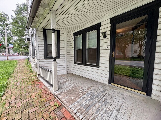 Building Photo - 2-6 N River St