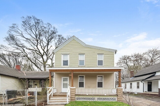 Building Photo - 1947 W 58th St