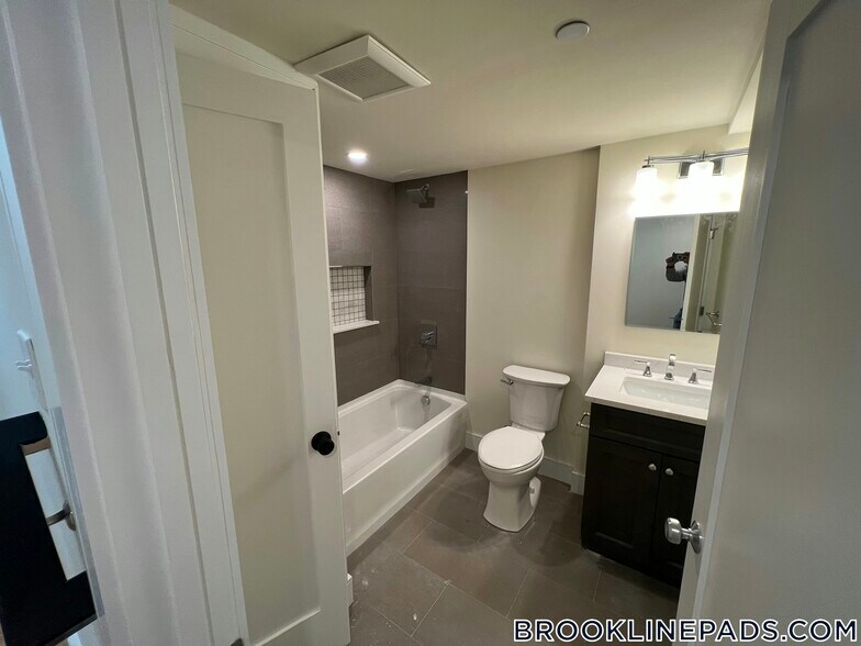 Building Photo - 65 Cameron St