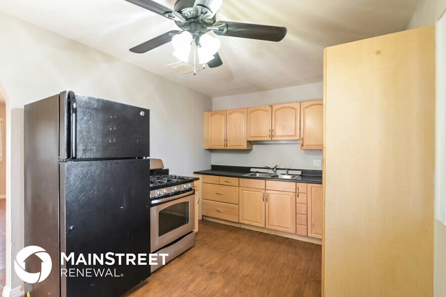 Building Photo - 112 W Gary Way