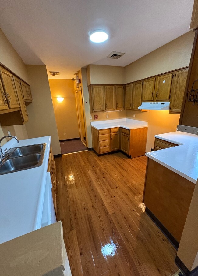 Primary Photo - 425 S Main St