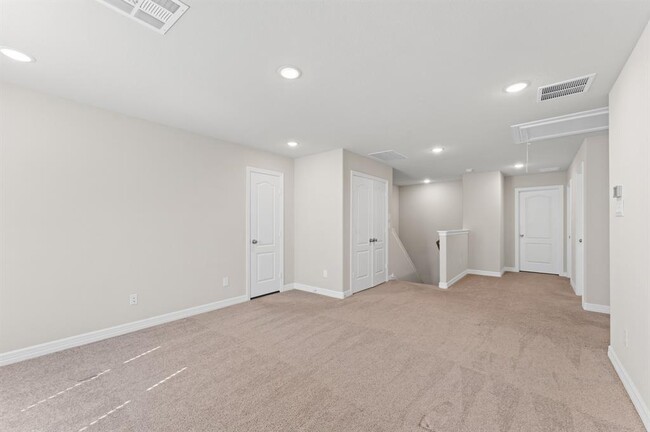 Building Photo - 415 Northern Pike Dr