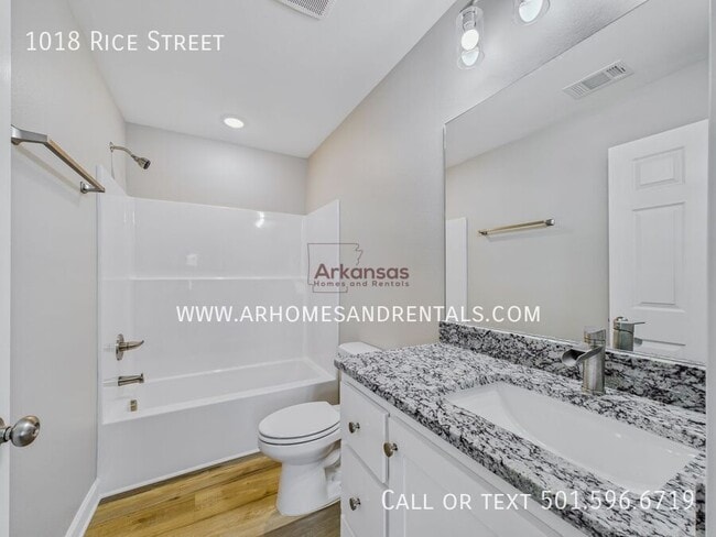 Building Photo - 1018 Rice St