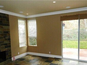 Building Photo - BEAUTIFUL MOUNTAIN VIEW 4BED/3BATH PLUS DE...