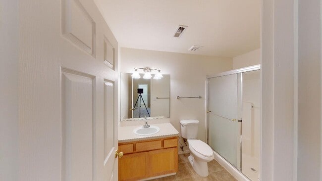 Building Photo - Updated Two Level Home in Sandy with Backyard. Pet Friendly