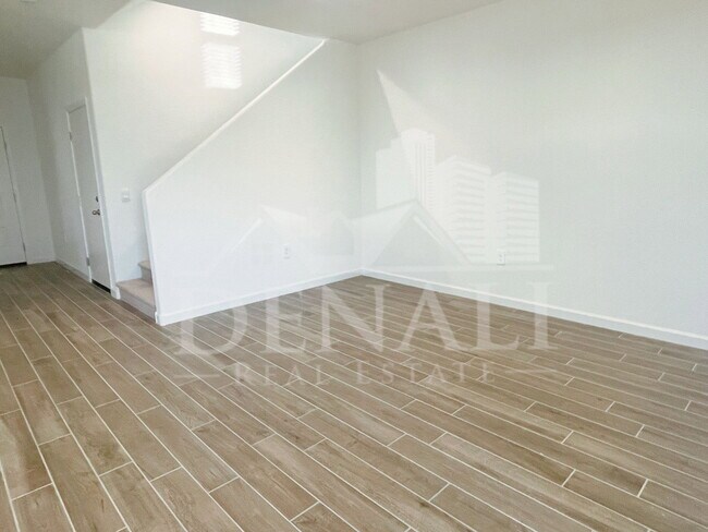 Building Photo - 2760 W Stradling Ave
