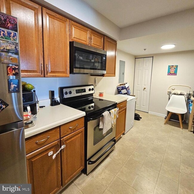 Building Photo - 505 E Braddock Rd