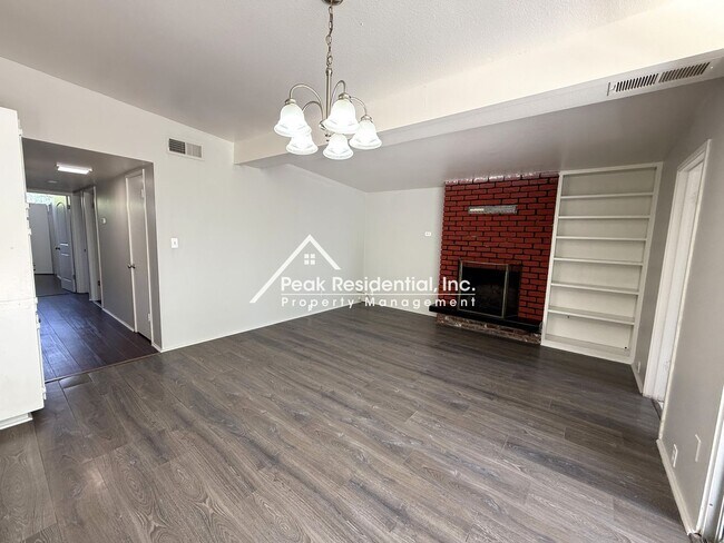 Building Photo - Mid-Century Modern 3bd/2ba Near Madison & ...
