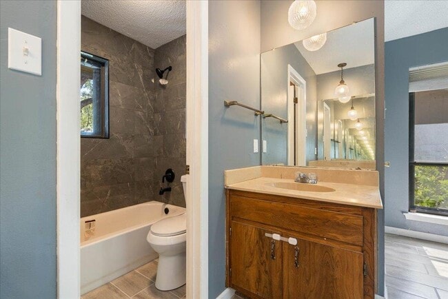 Building Photo - 7221 Scenic Brook Dr
