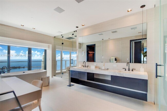Building Photo - 1451 Brickell Ave