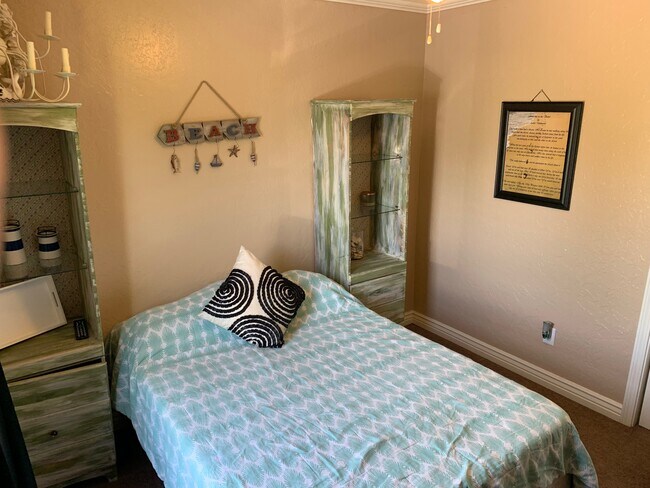 Building Photo - 534 N Park Ave