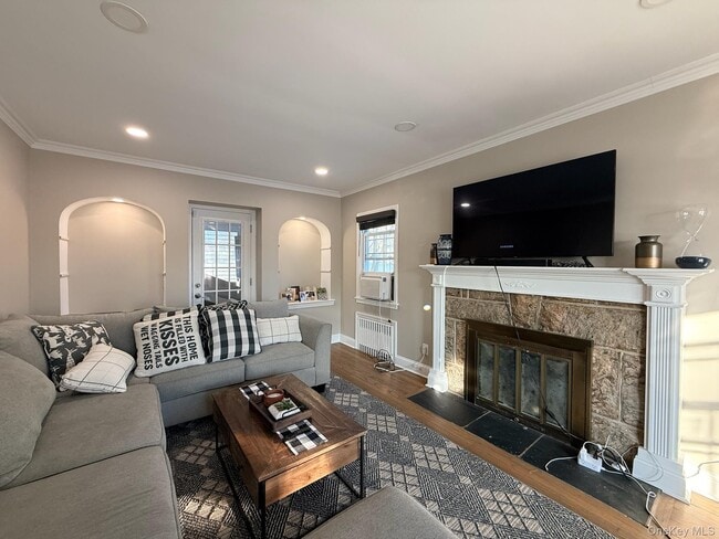 Building Photo - 201 Sydney Ave