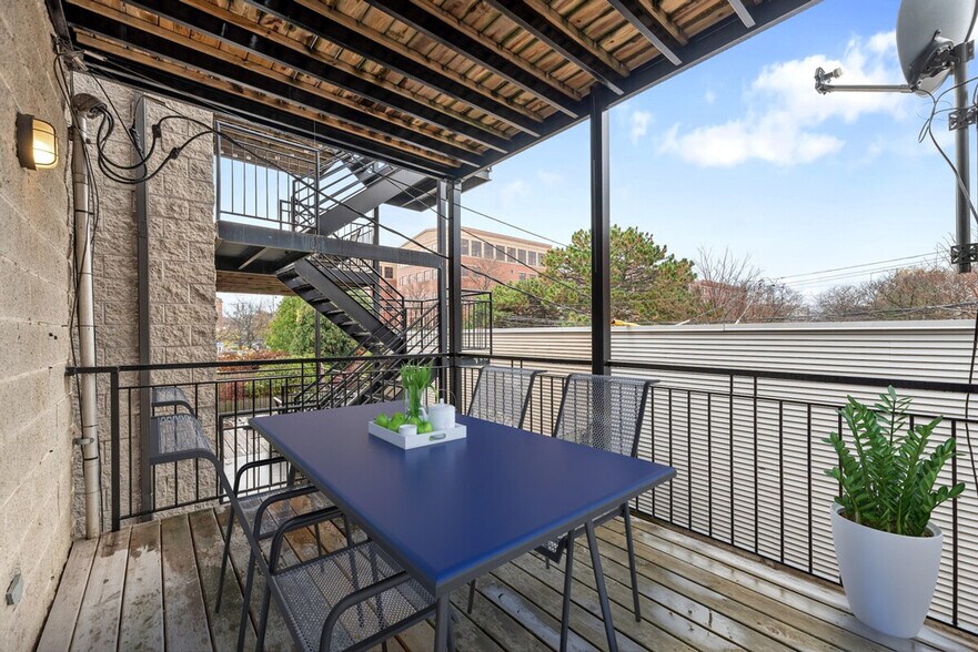 Building Photo - 1044 N California Ave