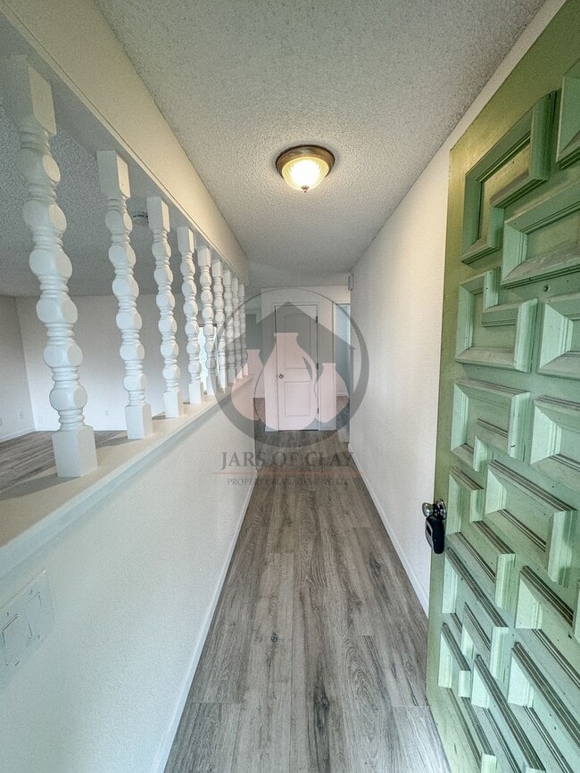 Building Photo - Beautifully Renovated Home -