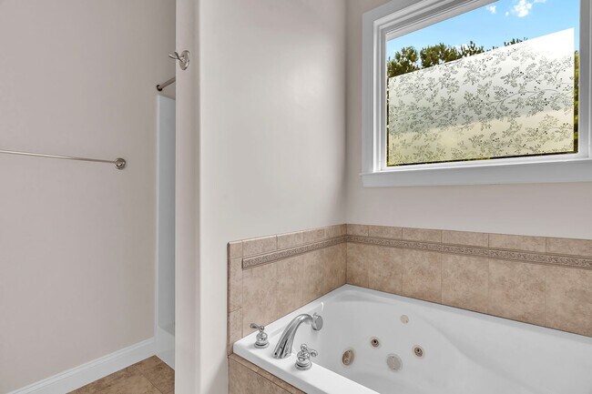 Building Photo - 210 Raven Ridge Ct