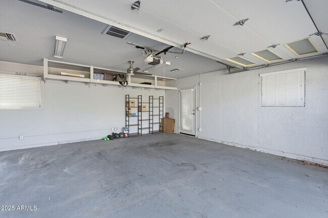 Building Photo - 8614 E Jackrabbit Rd