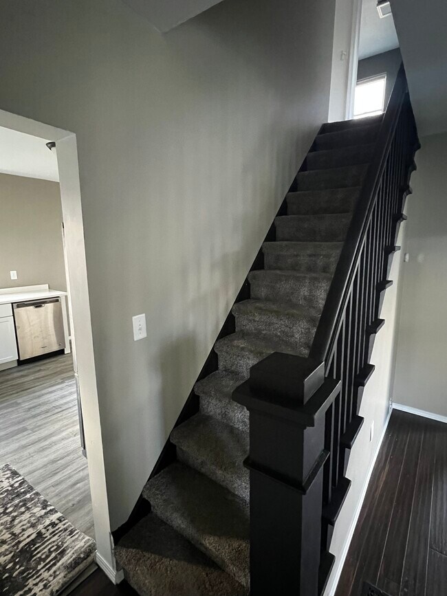 Building Photo - 313 Victoria Ave