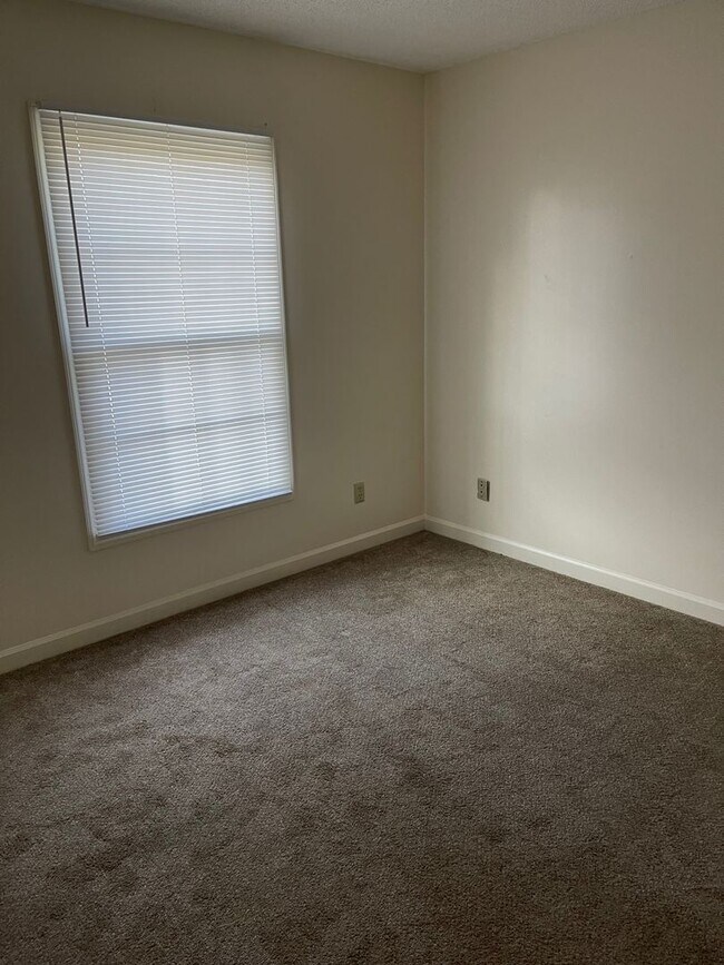 Building Photo - 3 Bedroom / 2 Bath Apt  Kingsport TN