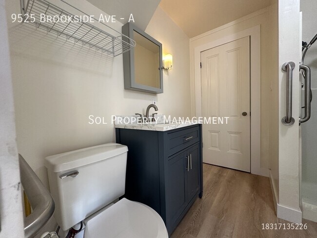 Building Photo - 9525 Brookside Ave