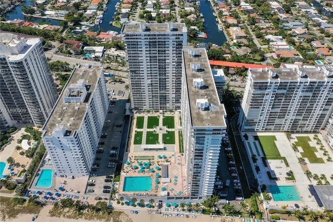 Building Photo - 4280 Galt Ocean Dr