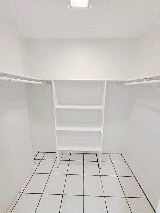 Building Photo - 63 Lakeview Cir