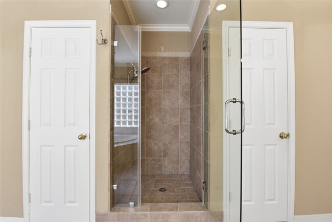 Building Photo - 5910 Willowfield Ct