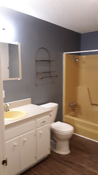 Building Photo - 142 Fields St