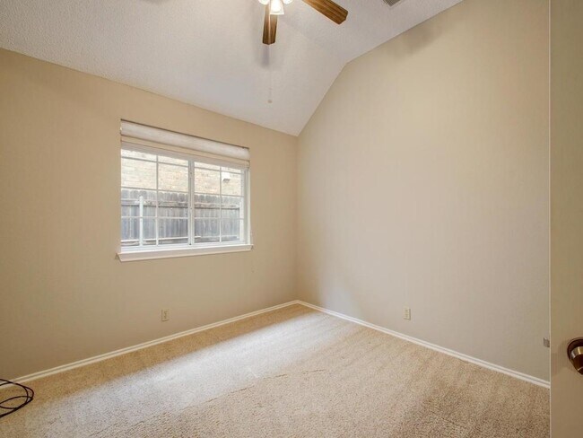 Building Photo - 1208 Woodhollow Cove