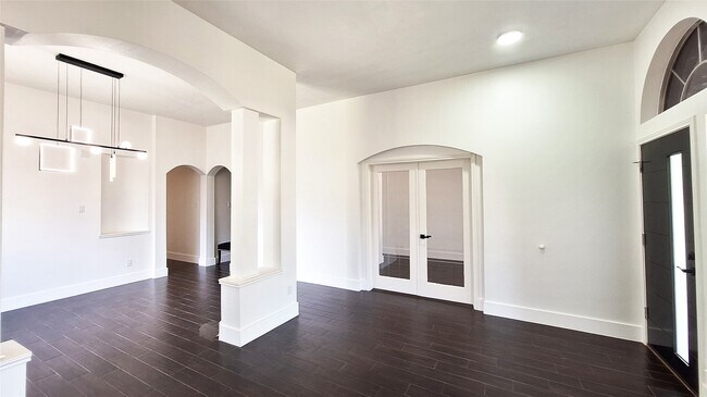 Building Photo - 17122 Canterbury Green Ct
